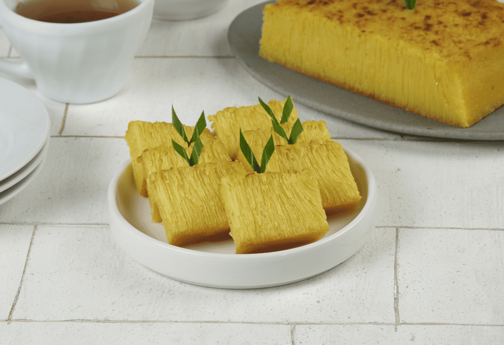 A cross-section of banh bo showing its characteristic honeycomb structure (Source: Canva)